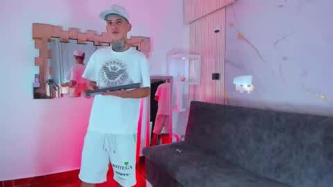 Snapshot of darwin_ggh chatting on January 16, 7:45 am darwin_ggh online show from January 16, 7:45 am