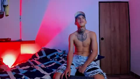 Snapshot of darwin_ggh chatting on February 8, 8:12 pm darwin_ggh online show from February 8, 8:12 pm