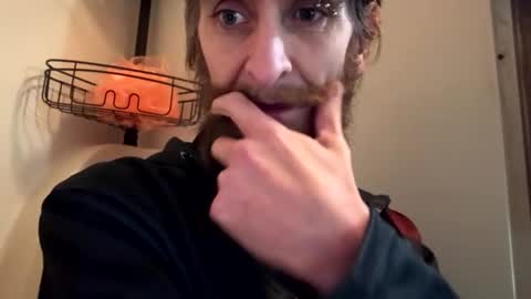 Snapshot of datitude chatting on March 18, 7:11 am datitude online show from March 18, 7:11 am