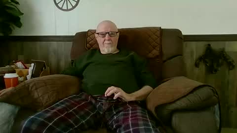 dave571960 online show from April 2, 1:09 pm