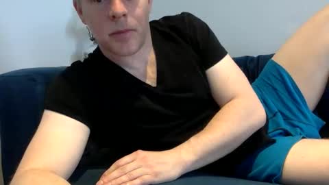 Snapshot of daveb709709709 chatting on April 6, 4:19 pm daveb709709709 online show from April 6, 4:19 pm