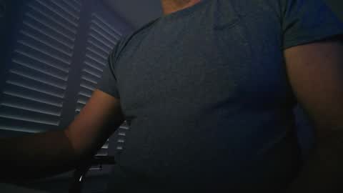 davesu12345 online show from February 10, 7:23 am