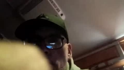 Snapshot of david3031438 chatting on February 15, 12:14 pm David1438 online show from February 15, 12:14 pm