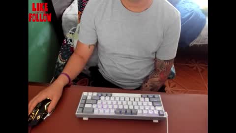 Snapshot of david_2789 chatting on January 7, 9:39 pm David online show from January 7, 9:39 pm