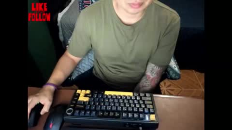 Snapshot of david_2789 chatting on February 14, 12:40 am David online show from February 14, 12:40 am