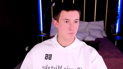 Snapshot of david__diamond chatting on October 6, 4:15 pm David online show from October 6, 4:15 pm