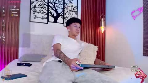 Snapshot of david_banks_ chatting on March 3, 12:33 pm David online show from March 3, 12:33 pm