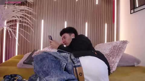 Snapshot of david_banks_ chatting on March 18, 12:41 pm David online show from March 18, 12:41 pm