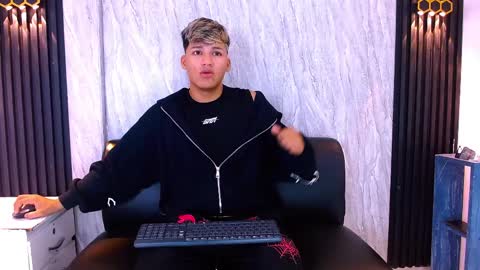 Snapshot of david_colins_ chatting on April 1, 11:22 am david colins online show from April 1, 11:22 am