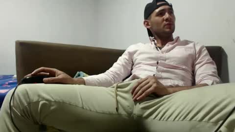 Snapshot of david_hot12 chatting on December 16, 2:25 am david online show from December 16, 2:25 am