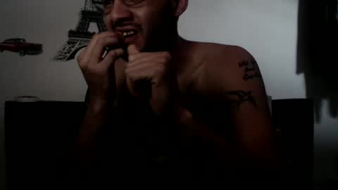 Snapshot of david_hot12 chatting on December 22, 12:27 pm david online show from December 22, 12:27 pm