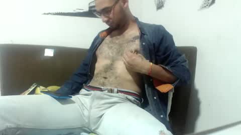 Snapshot of david_hot12 chatting on January 19, 11:10 pm david online show from January 19, 11:10 pm