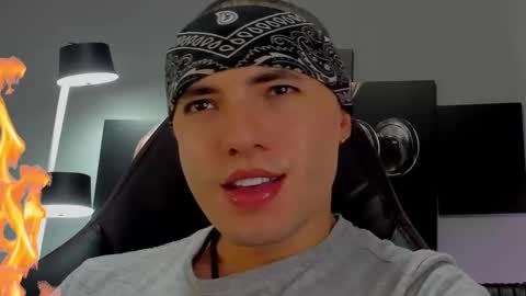 Snapshot of david_jons7 chatting on January 8, 11:52 pm David Jons online show from January 8, 11:52 pm