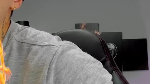 Snapshot of david_jons7 chatting on January 9, 2:54 am David Jons online show from January 9, 2:54 am