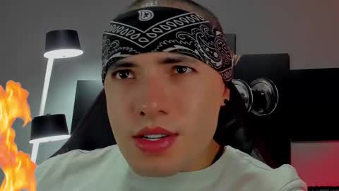 Snapshot of david_jons7 chatting on January 16, 12:45 am David Jons online show from January 16, 12:45 am