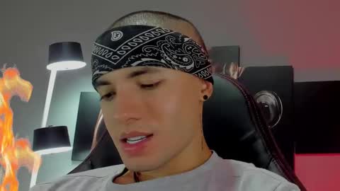 Snapshot of david_jons7 chatting on January 20, 1:07 am David Jons online show from January 20, 1:07 am