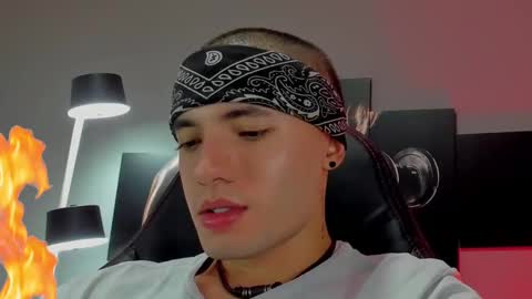 Snapshot of david_jons7 chatting on January 30, 11:55 pm David Jons online show from January 30, 11:55 pm