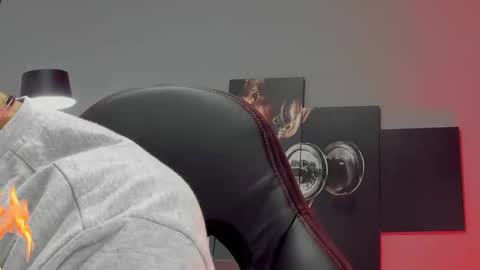 Snapshot of david_jons7 chatting on February 6, 1:16 am David Jons online show from February 6, 1:16 am