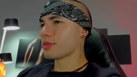 Snapshot of david_jons7 chatting on February 7, 8:31 pm David Jons online show from February 7, 8:31 pm