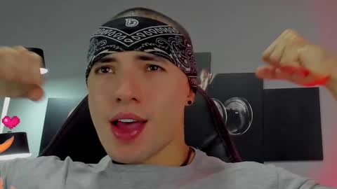 Snapshot of david_jons7 chatting on February 14, 4:09 pm David Jons online show from February 14, 4:09 pm