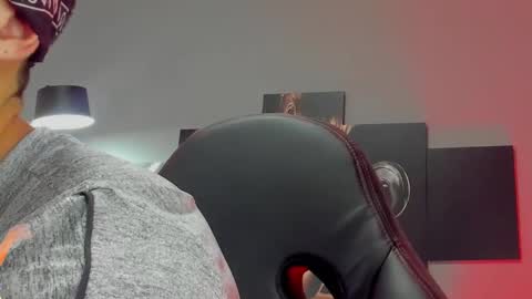 Snapshot of david_jons7 chatting on February 26, 3:21 am David Jons online show from February 26, 3:21 am