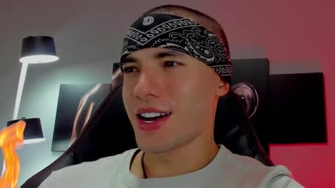 Snapshot of david_jons7 chatting on March 1, 12:50 am David Jons online show from March 1, 12:50 am