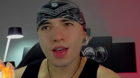 Snapshot of david_jons7 chatting on March 12, 12:20 am David Jons online show from March 12, 12:20 am