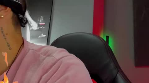 Snapshot of david_jons7 chatting on September 13, 2:22 am David Jons online show from September 13, 2:22 am