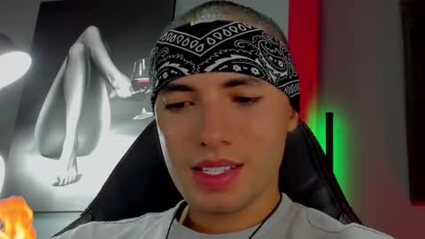 Snapshot of david_jons7 chatting on September 24, 12:58 am David Jons online show from September 24, 12:58 am