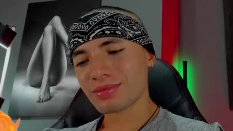 Snapshot of david_jons7 chatting on October 10, 11:59 pm David Jons online show from October 10, 11:59 pm