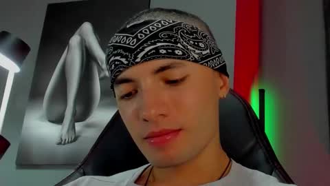 Snapshot of david_jons7 chatting on October 24, 3:03 am David Jons online show from October 24, 3:03 am