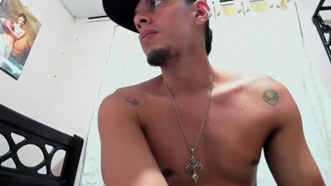 Snapshot of david_latin666_ chatting on July 1, 2:02 am David online show from July 1, 2:02 am