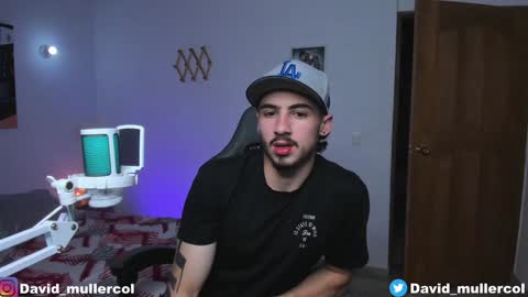 Snapshot of david_muller_ chatting on January 10, 11:39 pm David online show from January 10, 11:39 pm