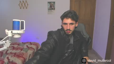 Snapshot of david_muller_ chatting on February 1, 12:51 am David online show from February 1, 12:51 am
