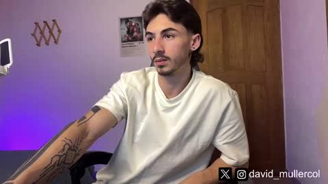 Snapshot of david_muller_ chatting on February 9, 10:21 pm David online show from February 9, 10:21 pm
