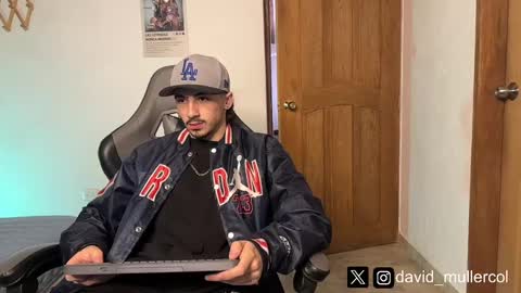 Snapshot of david_muller_ chatting on February 14, 4:52 pm David online show from February 14, 4:52 pm