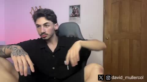 Snapshot of david_muller_ chatting on February 16, 11:37 pm David online show from February 16, 11:37 pm