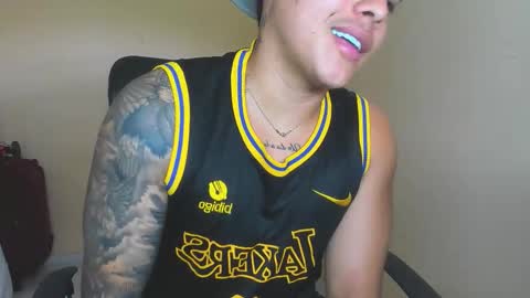 Snapshot of davidlenonn_ chatting on September 25, 8:23 pm Lennon online show from September 25, 8:23 pm