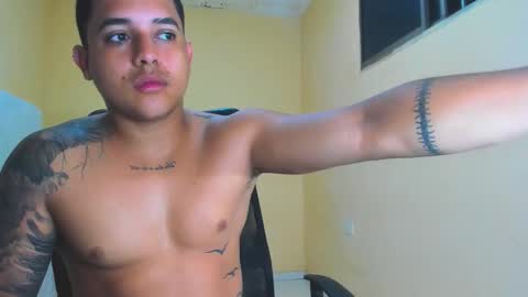 Snapshot of davidlenonn_ chatting on October 13, 9:53 am Lennon online show from October 13, 9:53 am