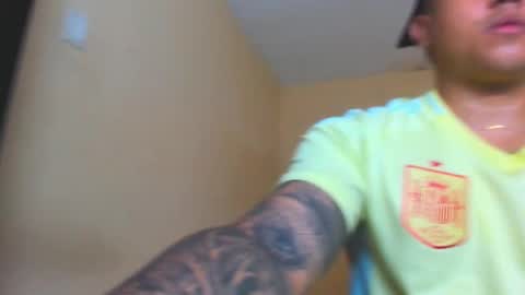 Snapshot of davidlenonn_ chatting on November 9, 10:52 pm Lennon online show from November 9, 10:52 pm