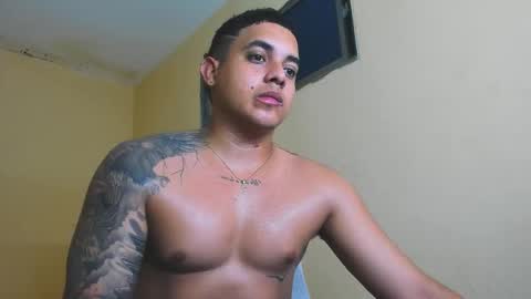 Snapshot of davidlenonn_ chatting on November 12, 12:44 am Lennon online show from November 12, 12:44 am