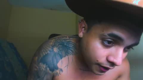 Snapshot of davidlenonn_ chatting on November 26, 7:42 am Lennon online show from November 26, 7:42 am