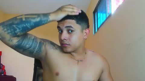 Snapshot of davidlenonn_ chatting on January 5, 7:39 pm Lennon online show from January 5, 7:39 pm