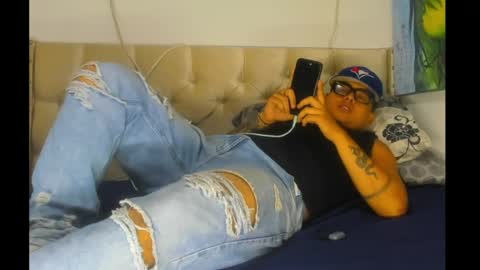 Snapshot of davidlenonn_ chatting on April 13, 8:09 am Lennon online show from April 13, 8:09 am