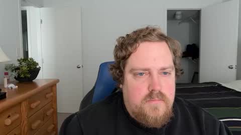 Snapshot of davidmdrake chatting on March 2, 10:05 pm davidmdrake online show from March 2, 10:05 pm