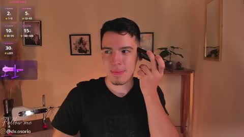Snapshot of davidosoriox chatting on July 3, 6:58 pm David Osorio online show from July 3, 6:58 pm