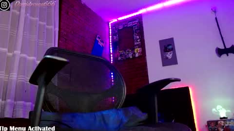 Snapshot of davidroses420 chatting on November 24, 5:40 am online show from November 24, 5:40 am