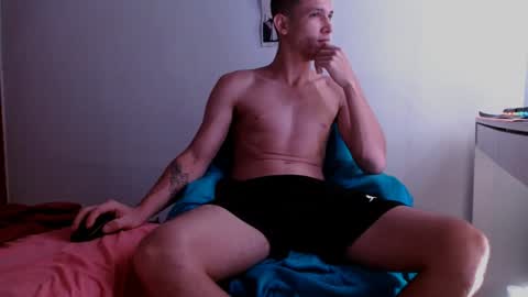 Snapshot of davidsalazar33 chatting on February 7, 5:52 am davidsalazar33 online show from February 7, 5:52 am