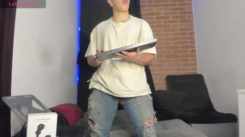 Snapshot of davidx_x21 chatting on March 30, 8:15 am davidx_x21 online show from March 30, 8:15 am