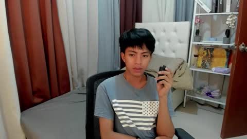 Snapshot of davincihugecock chatting on March 8, 5:06 pm daniel online show from March 8, 5:06 pm